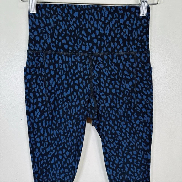 ATHLETA Salutation Stash  Pocket II Leopard Blue 7/8 Tight - Picture 3 of 16